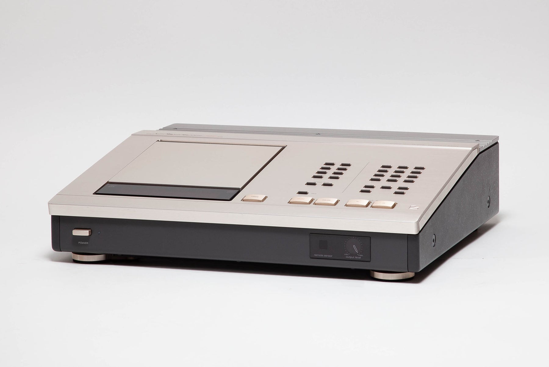 Lecteur CD LUXMAN D500 X's - Vue de trois quarts