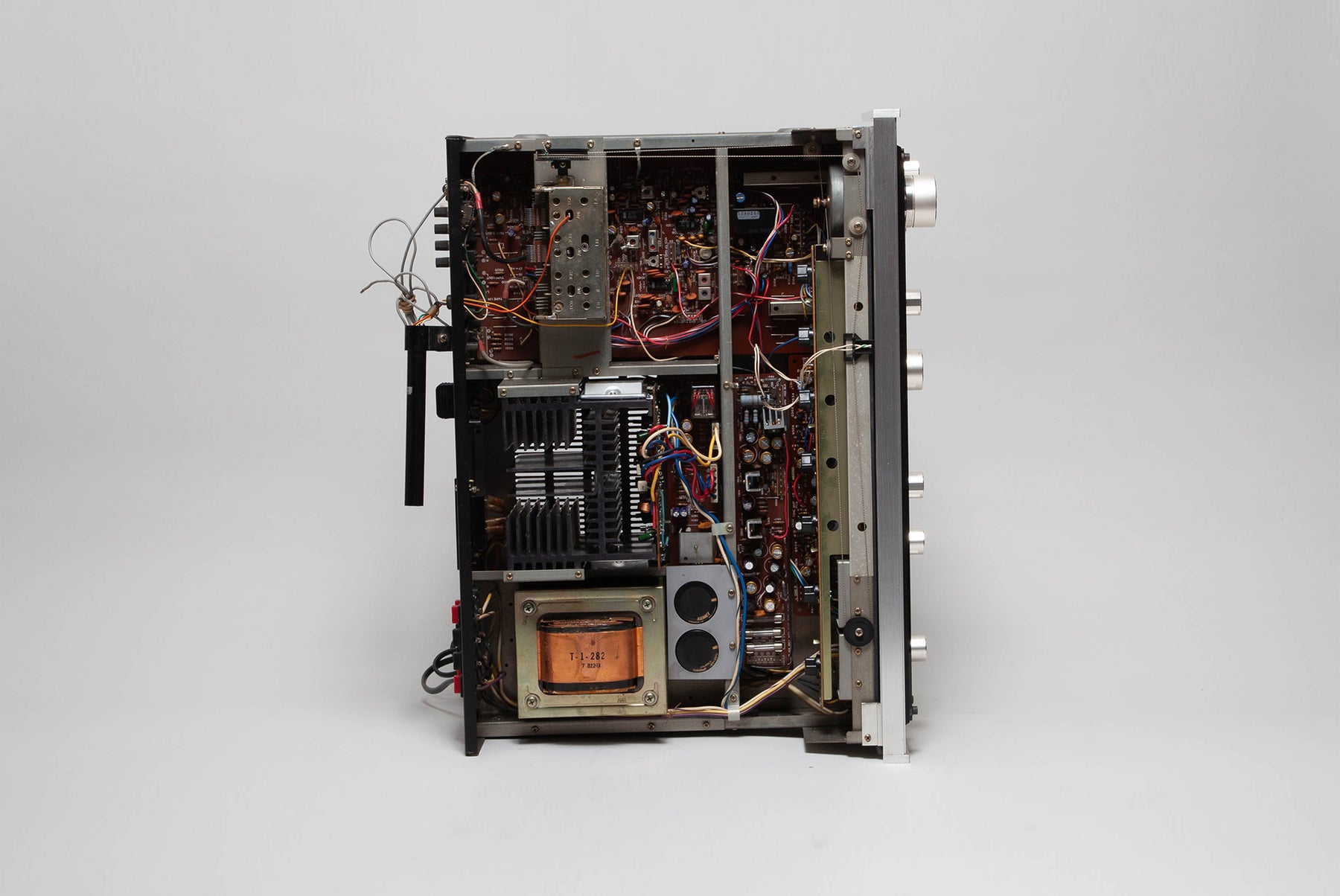 Ampli Tuner Nikko NR-1015 - intérieur sur la tranche