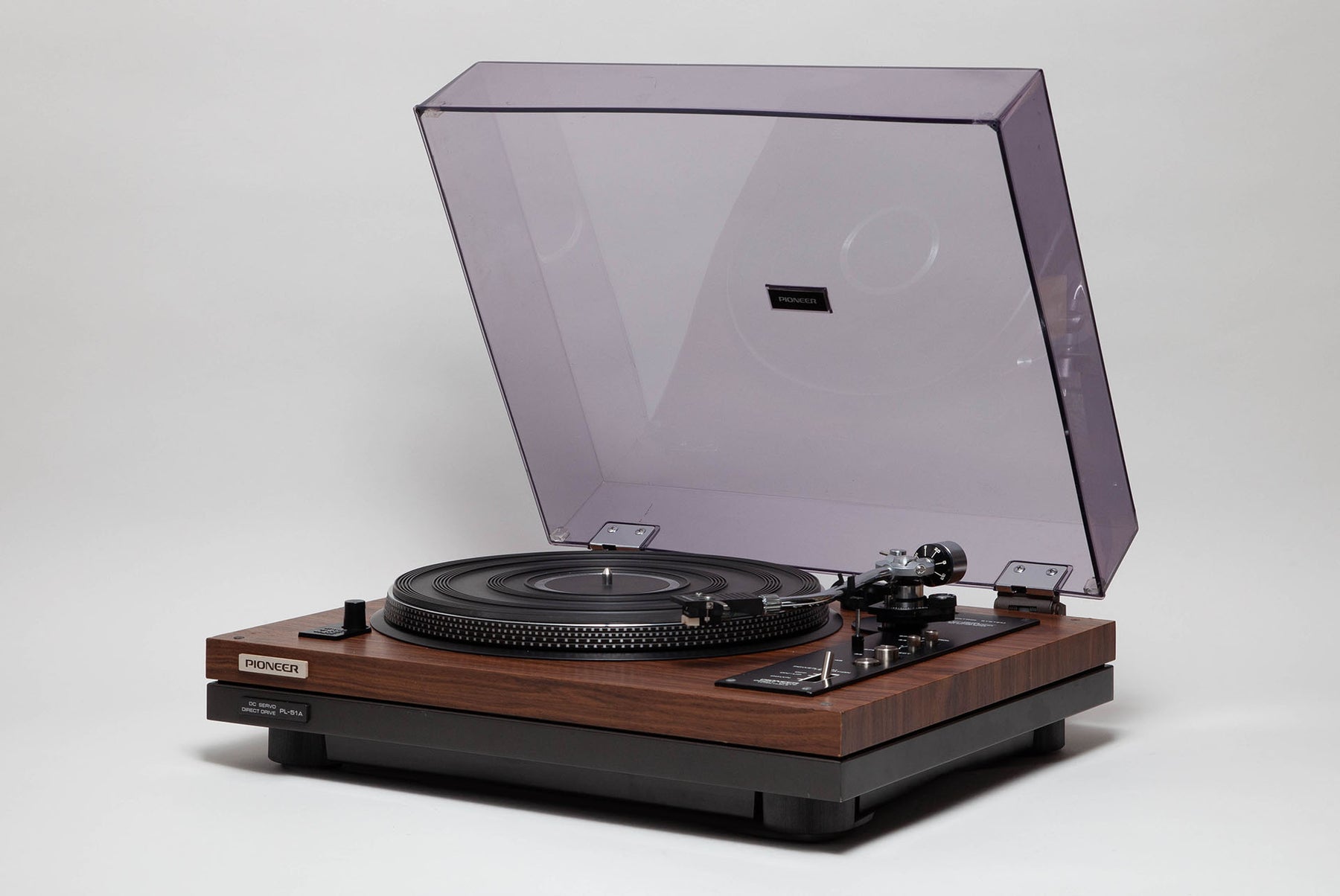 Platine vinyles Pioneer PL 51A - Vue de trois quarts