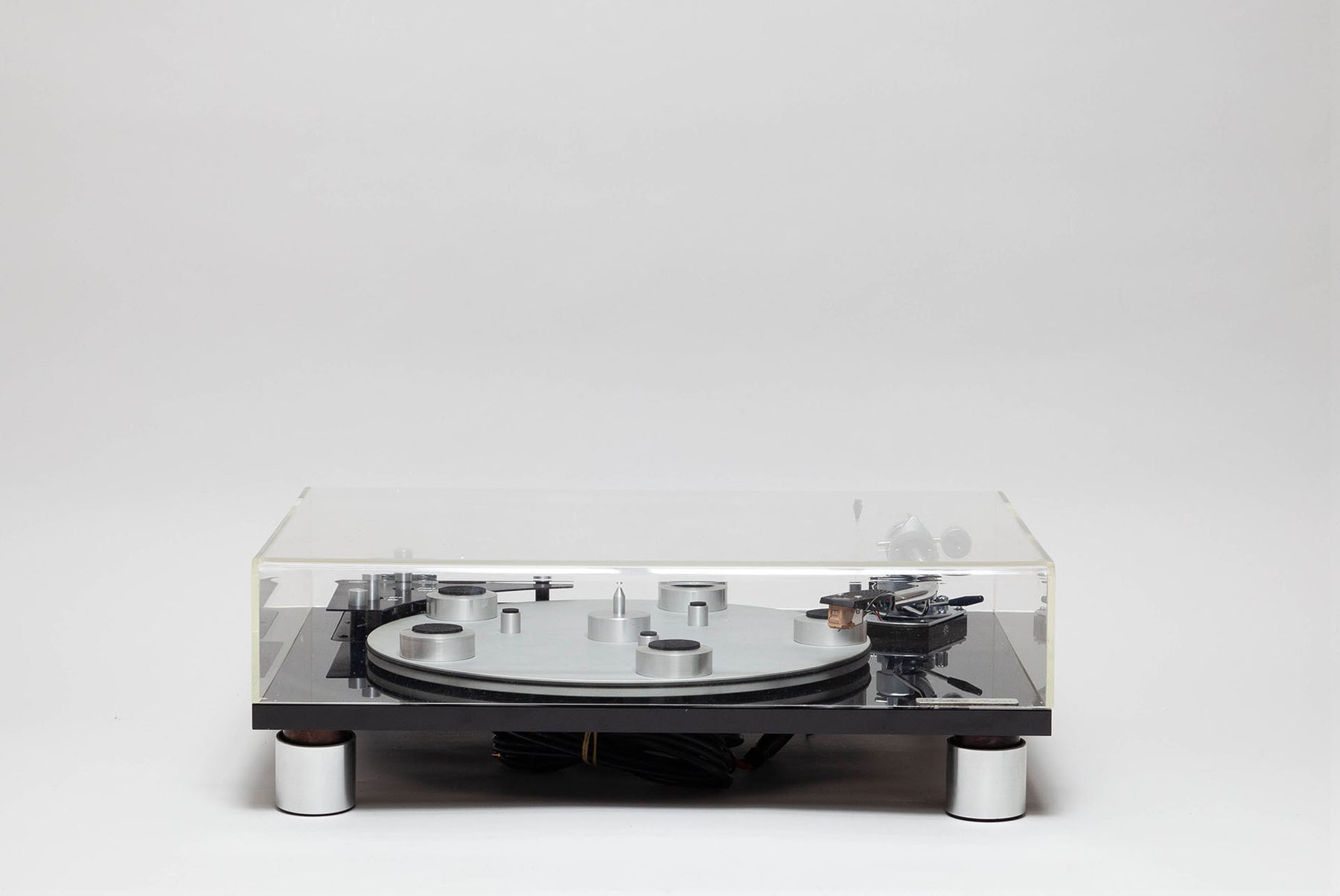 Platine vinyles Audio Linear TD 4001 avec son capot - Vue de face