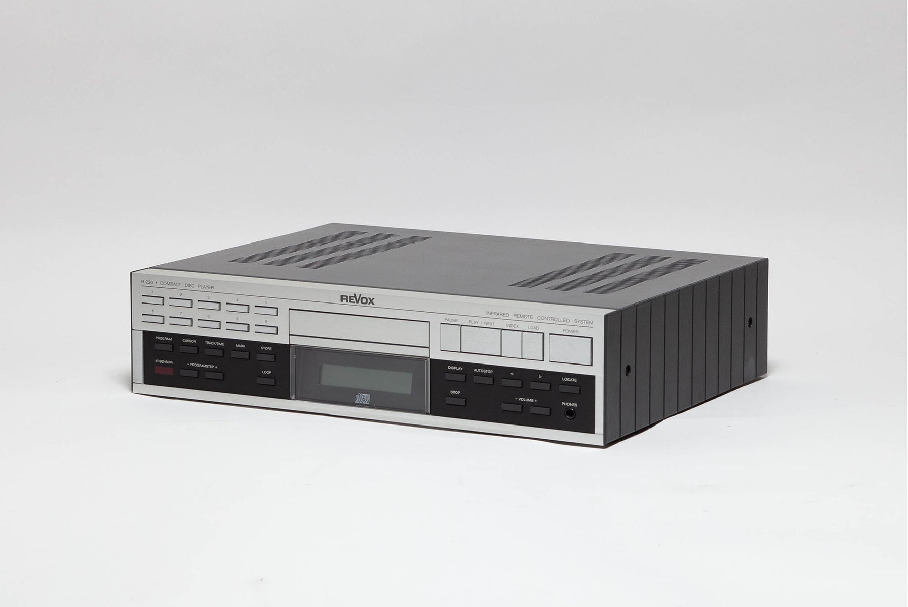Platine CD Revox CD 226 - Vue de trois quarts