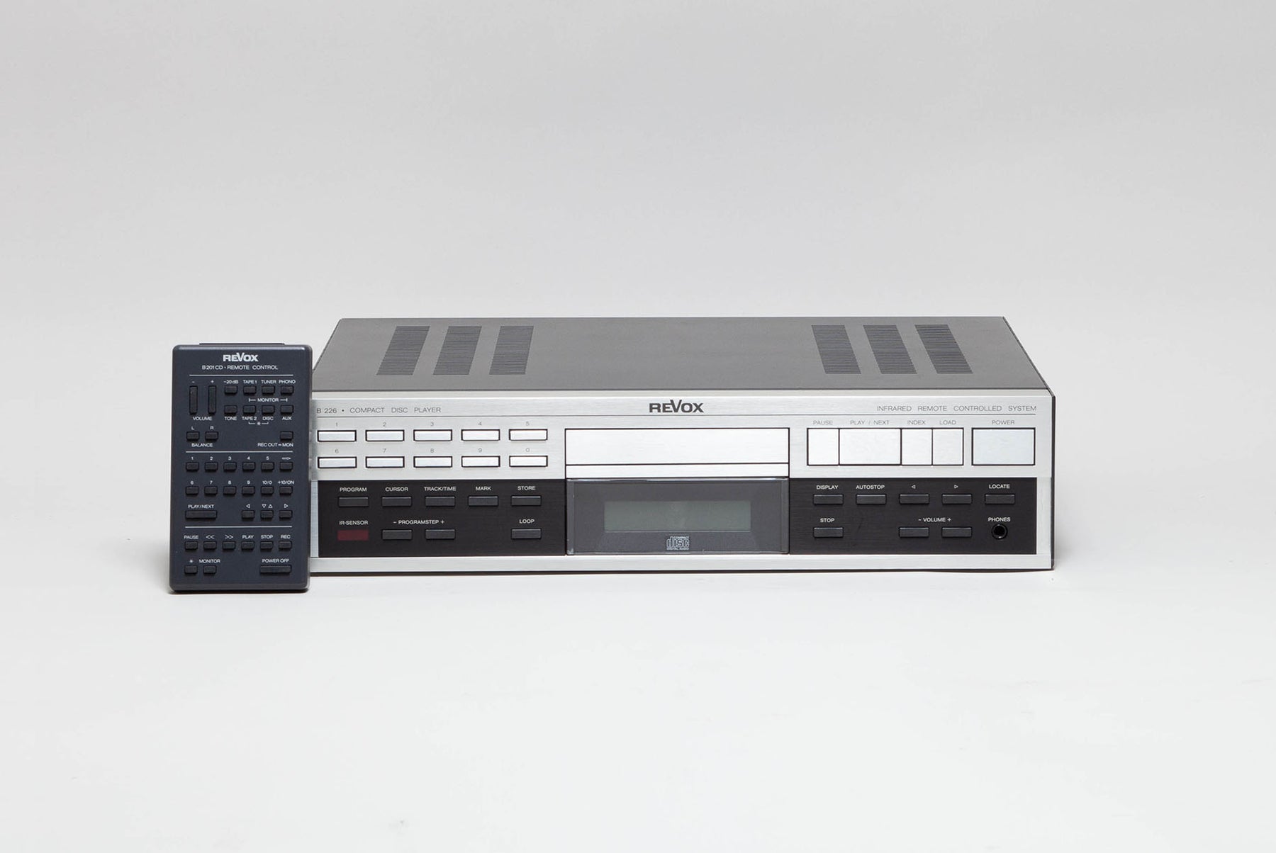 Platine CD Revox CD 226 - Vue de face et télécommande