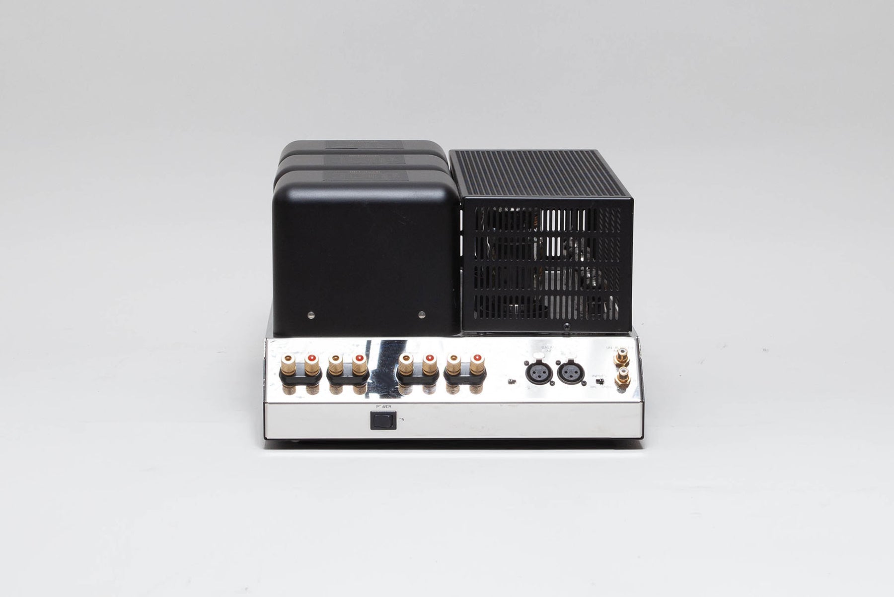 Amplificateur de puissance à lampes McIntosh MC275 - Vue de profil