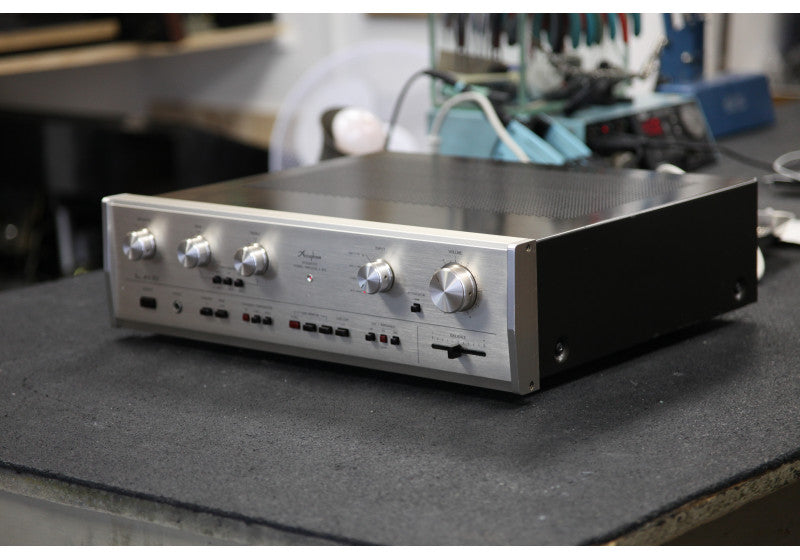 Accuphase E-203