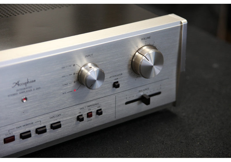 Accuphase E-203