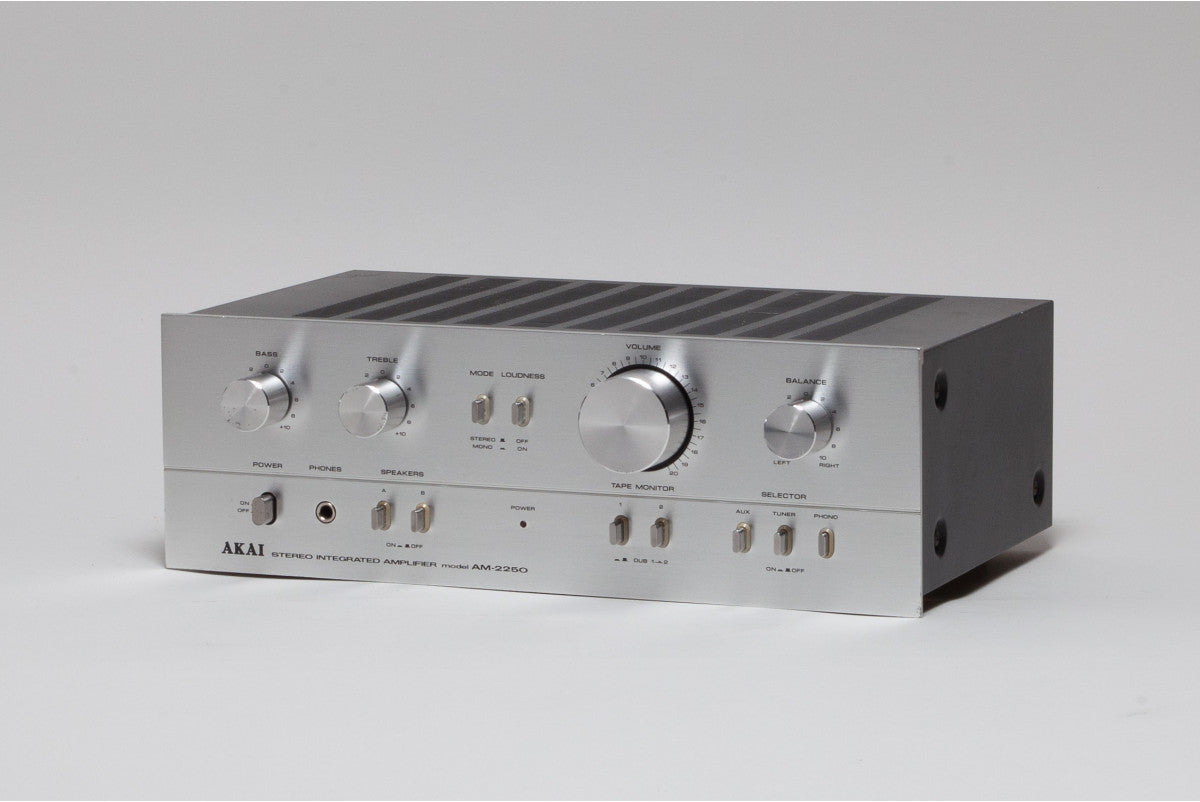 Akai AM-2250