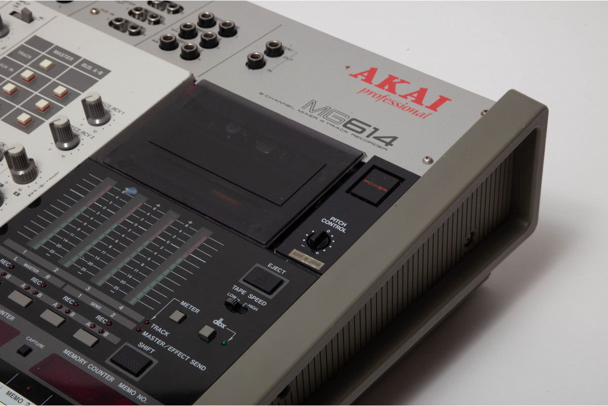 AKAI MG614