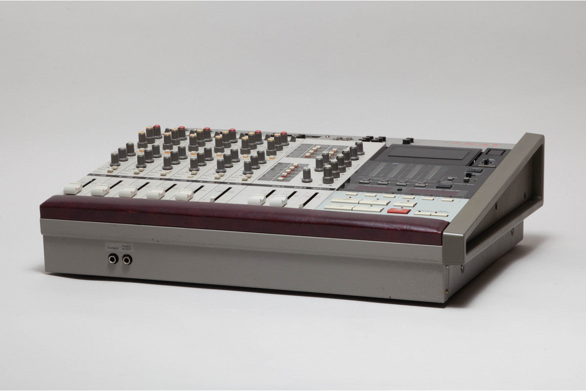 AKAI MG614