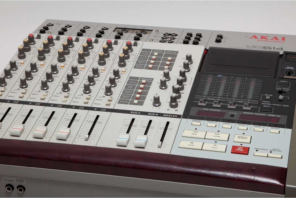 AKAI MG614