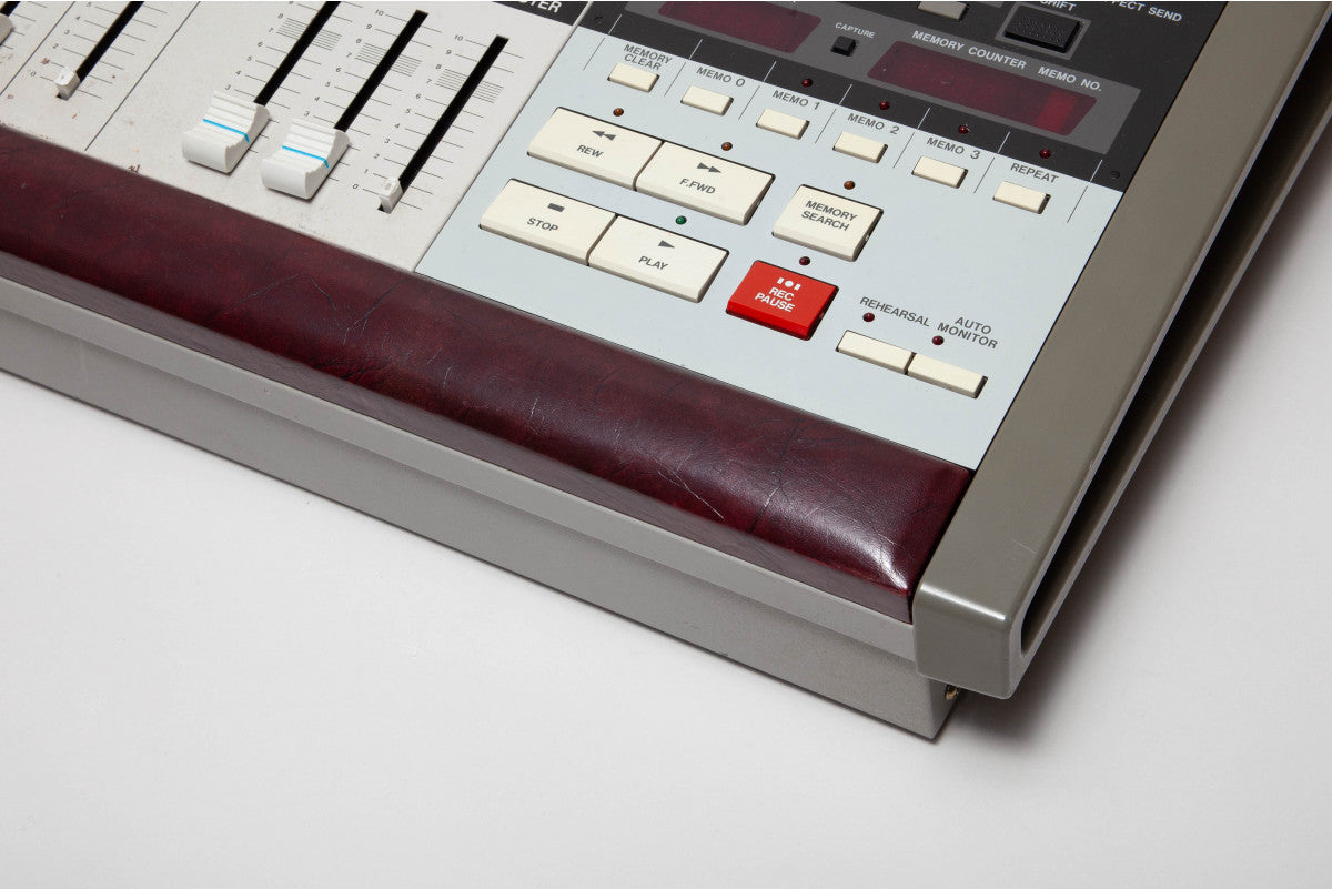AKAI MG614