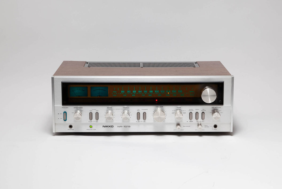 Ampli Tuner Nikko NR-1015 - vue de face allumé