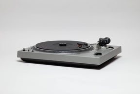 Platine vinyle Technics SL1800 A - Vue de trois quarts