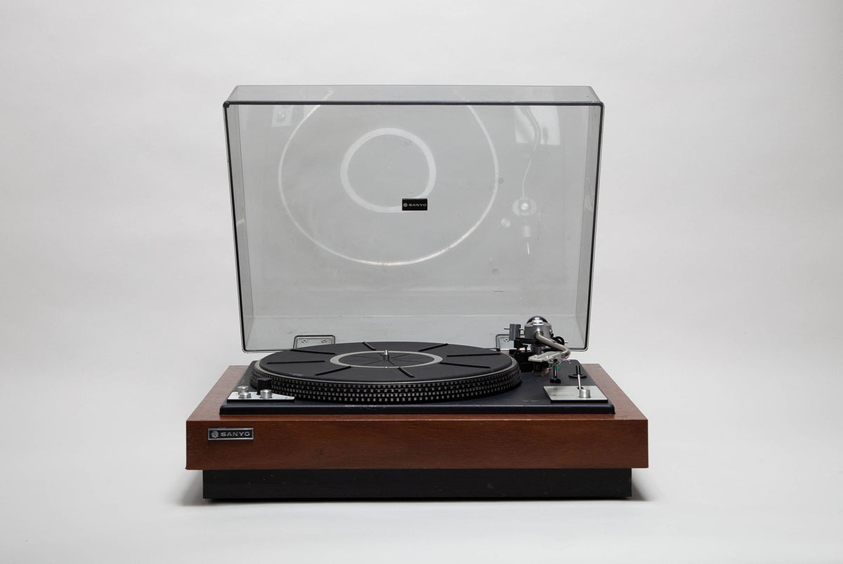 Sanyo TP 725 UM turntable & IC 2300 L stereo receiver