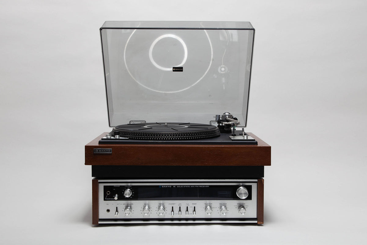 Sanyo TP 725 UM turntable & IC 2300 L stereo receiver