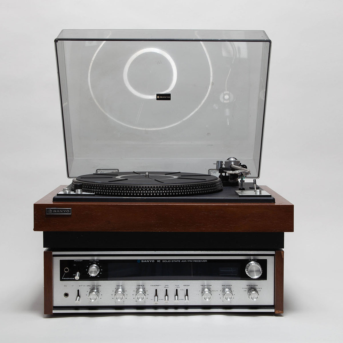 Sanyo TP 725 UM turntable & IC 2300 L stereo receiver | HARK