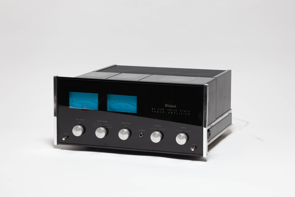 Amplificateur intégré McIntosh MC 2105 - Vue de trois quarts