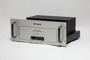 Amplificateur Audio Research D 70 - Vue de trois quarts