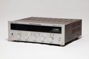 Amplificateur Tuner Marantz 2220 - Vue de trois quarts