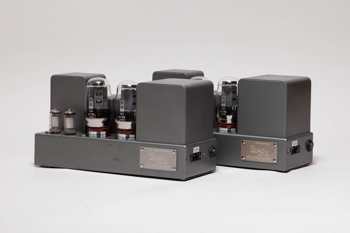 Amplificateur de puissance Quad II - paire, vue de trois quart bis