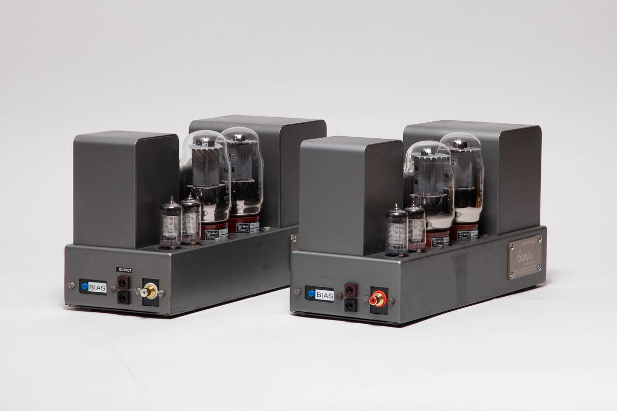 Amplificateur de puissance Quad II - paire, vue de trois quart