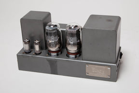 Amplificateur de puissance - Quad II - vue de  trois quarts 