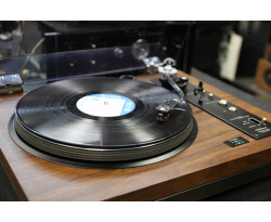Platine vinyle Technics SL-1700 entièrement révisée avec garantie.