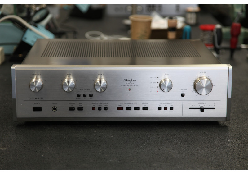 Accuphase E-203 cover