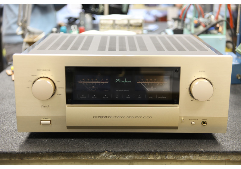 Accuphase E-550 cover