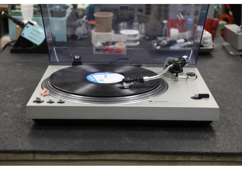 Platine vinyle Technics SL-1700 entièrement révisée avec garantie.